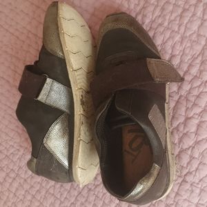 OTBT New Wave sneaker size 9m